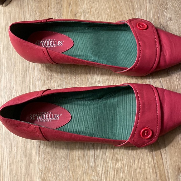 Seychelles Pink Leather Pointed Toe Kitten Heels Size 7.5  Low Heel Button Pumps - Picture 2 of 5